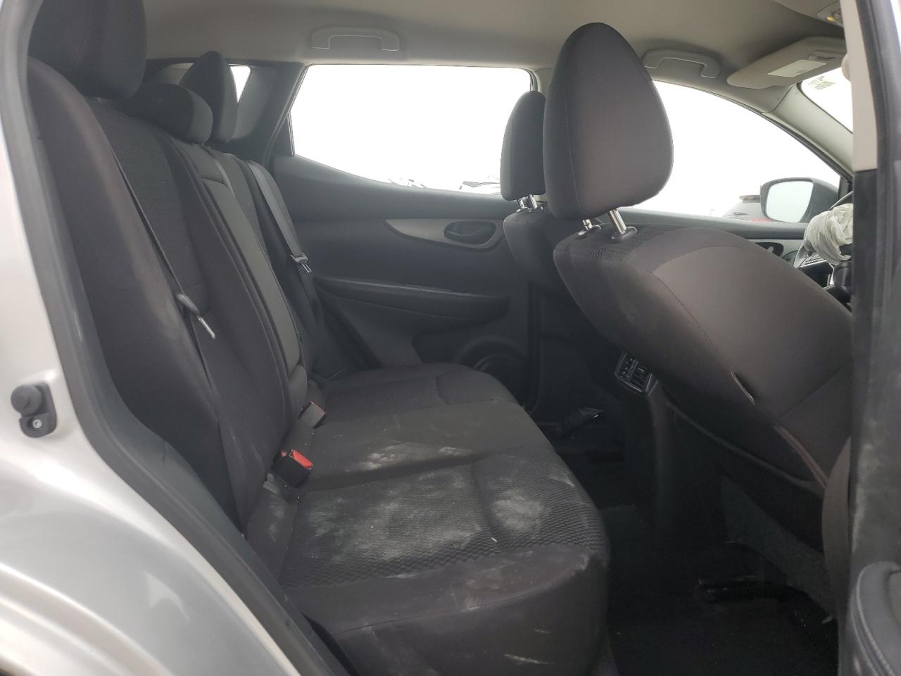 2017 Nissan Rogue - Image 12