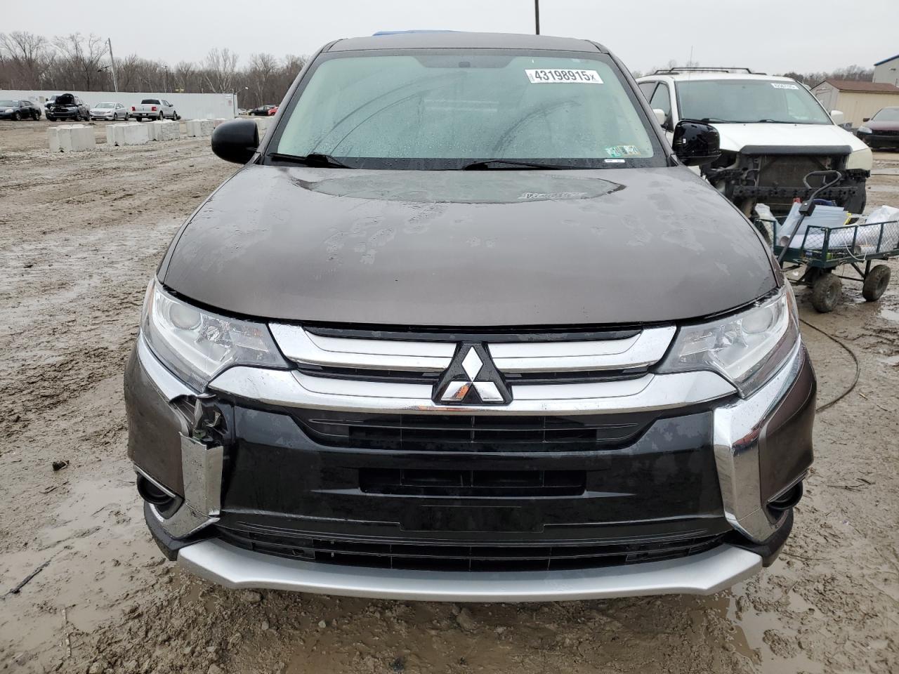 2017 Mitsubishi Outlander - Image 5