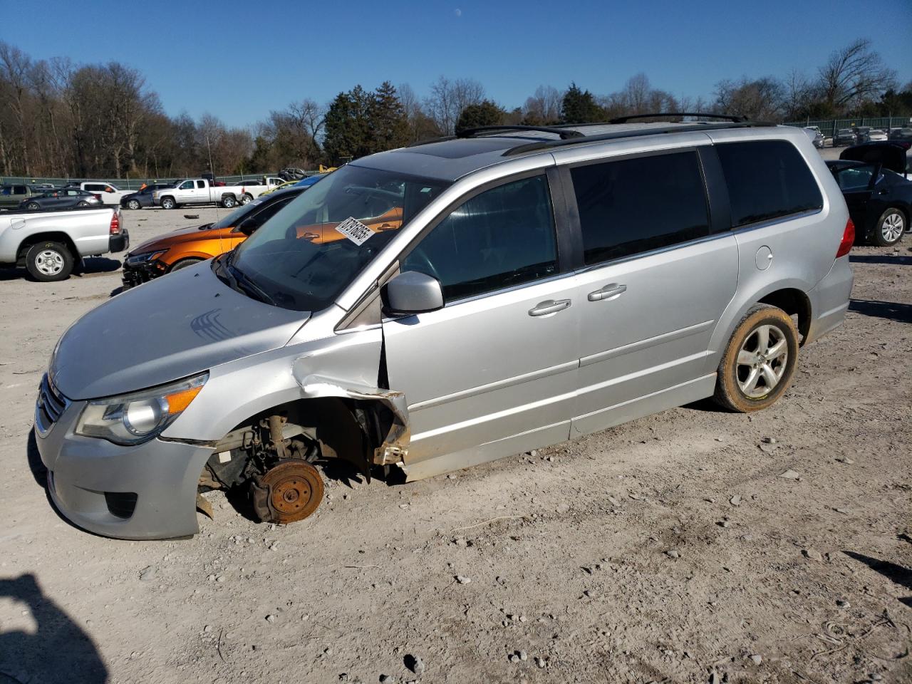 2009 Volkswagen Routan - Image 1