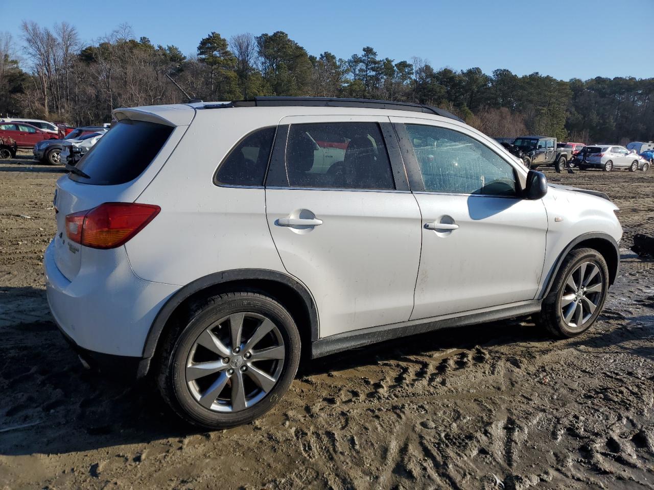 2013 Mitsubishi Outlander - Image 3