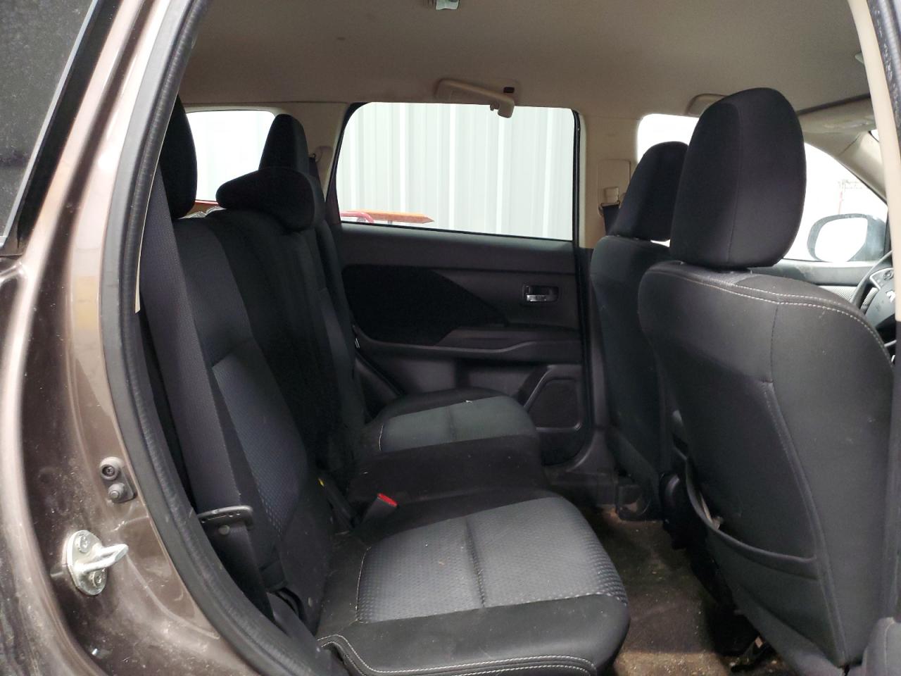 2018 Mitsubishi Outlander - Image 11