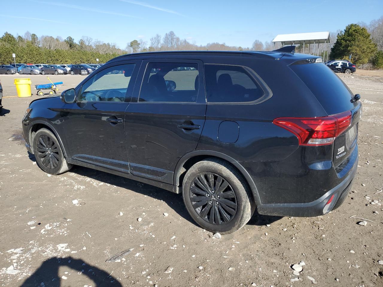 2020 Mitsubishi Outlander - Image 2