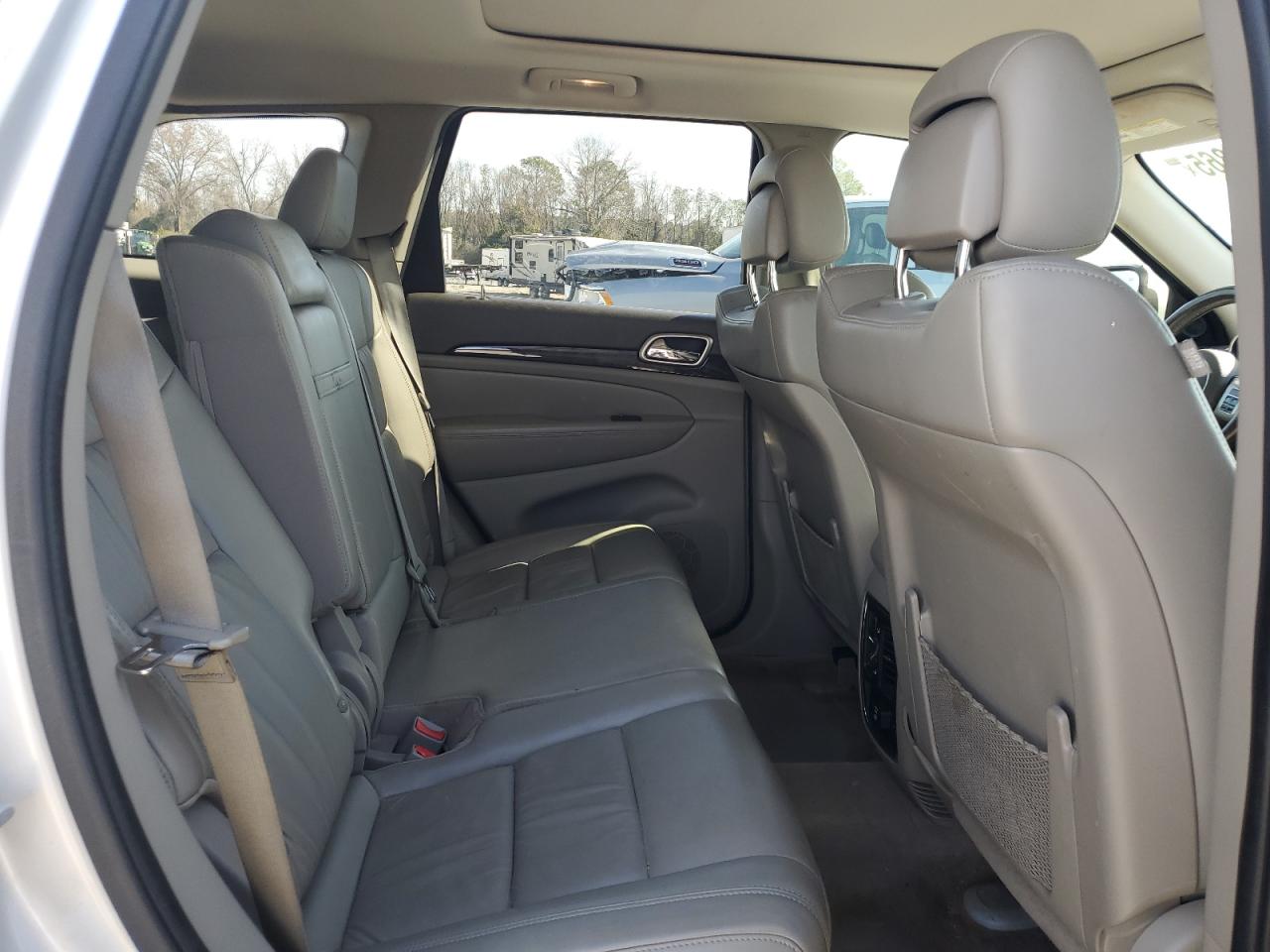 2011 Jeep Grand Cherokee - Image 10