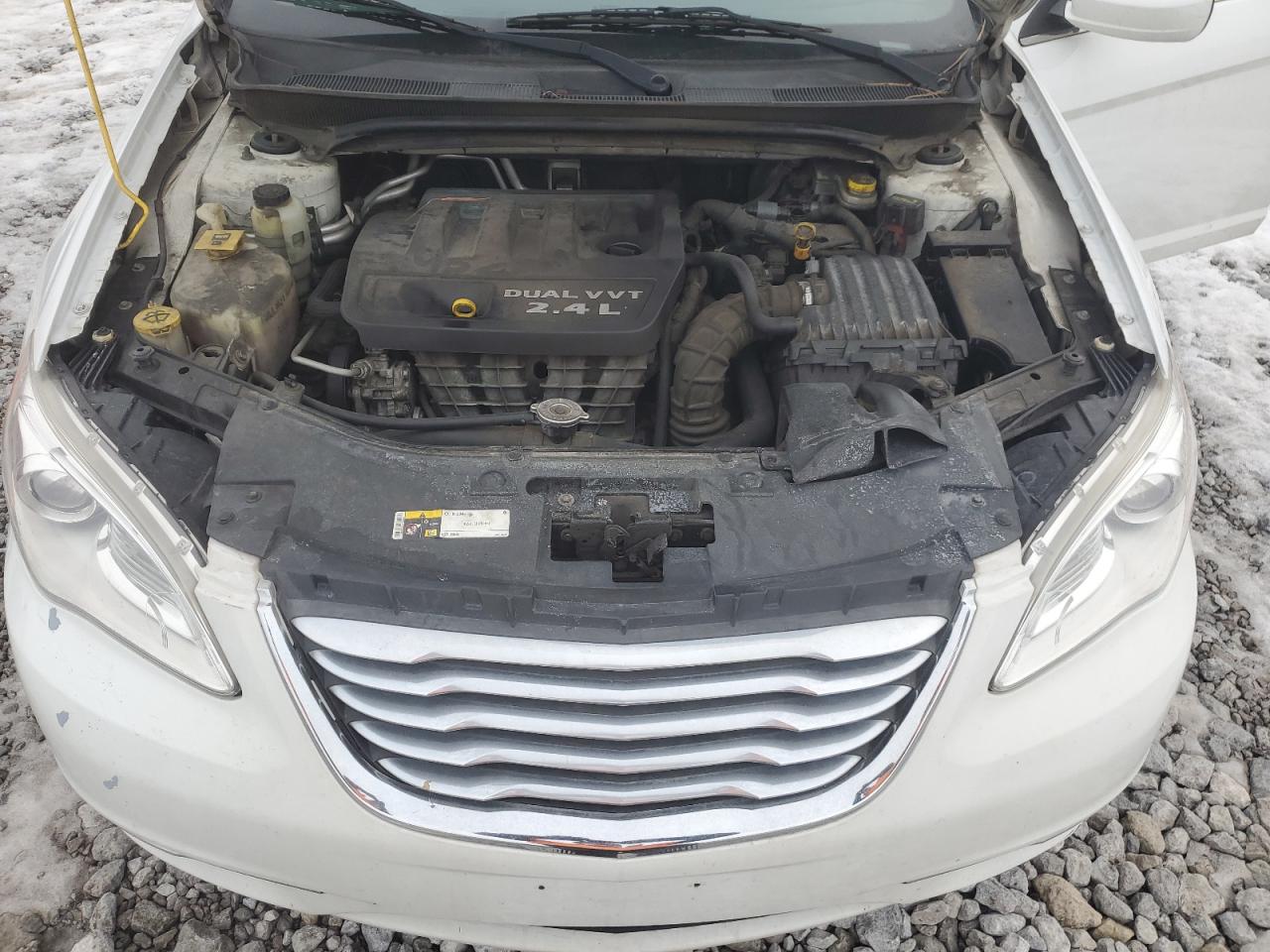 2014 Chrysler 200 - Image 11