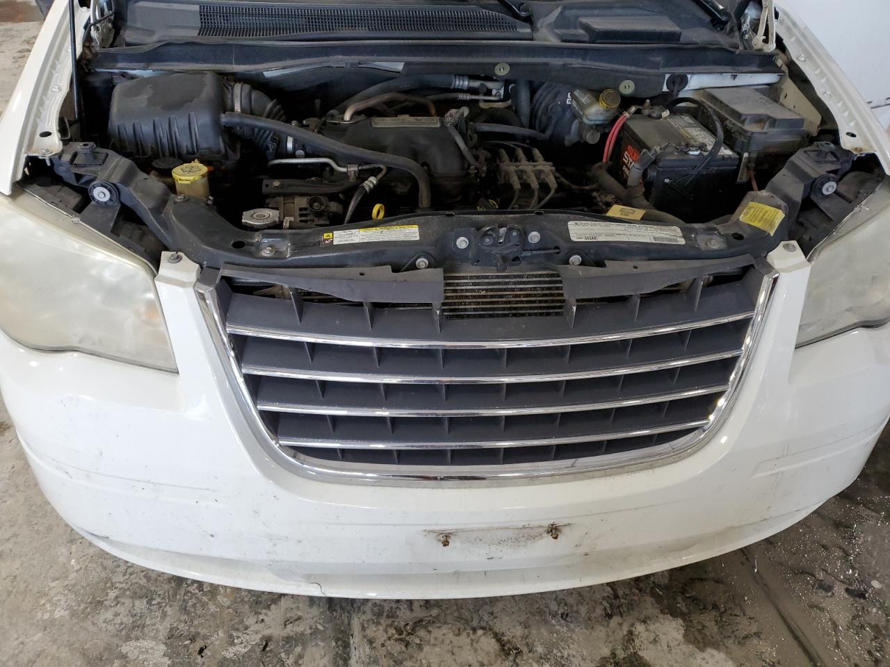 2010 Chrysler Town & Country - Image 14