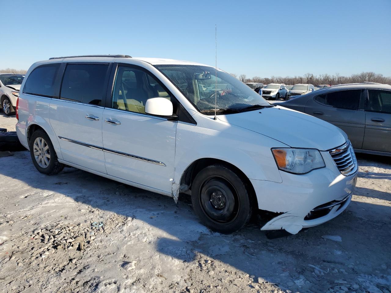2015 Chrysler Town & Country - Image 4