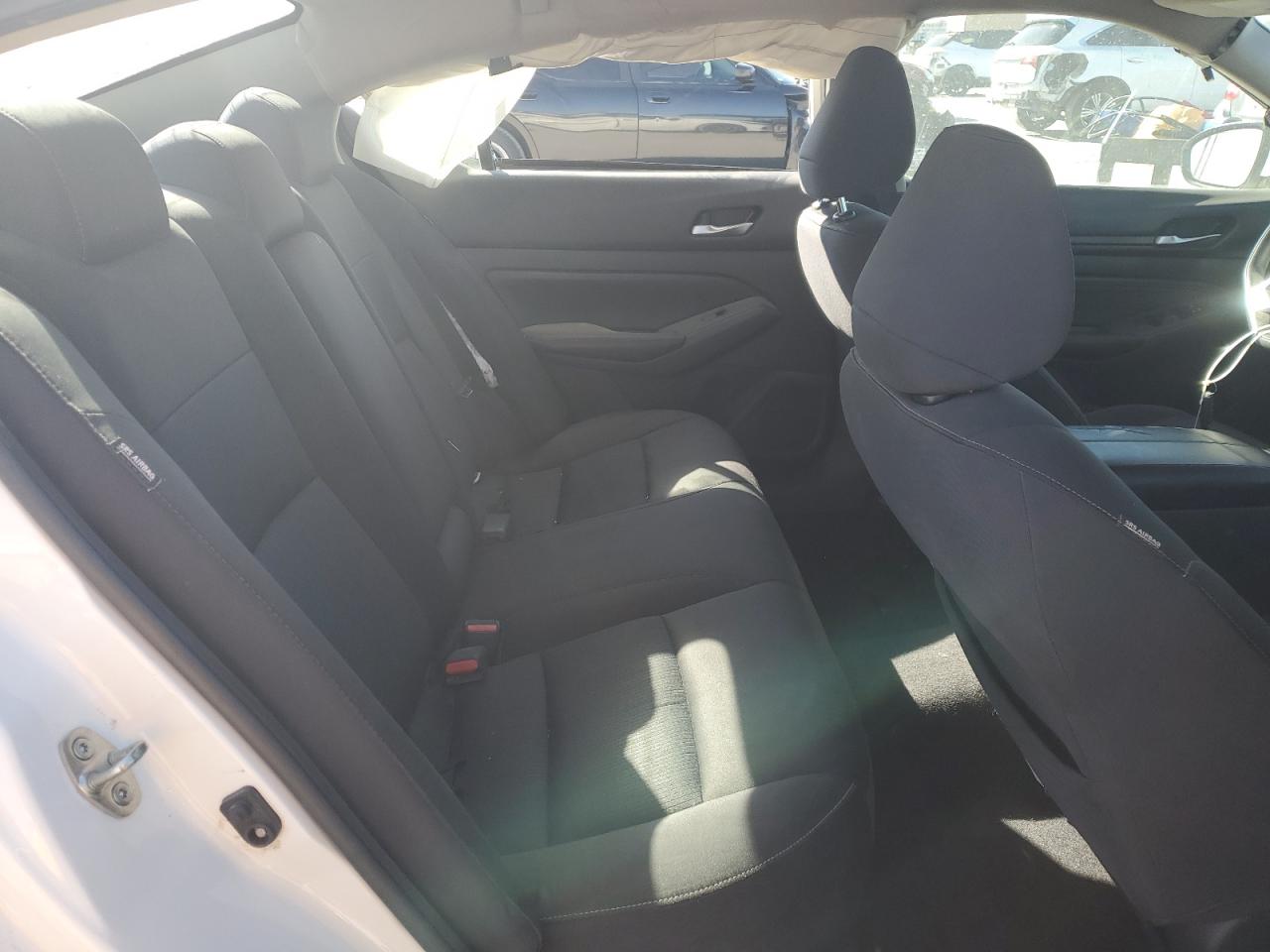 2020 Nissan Altima - Image 11