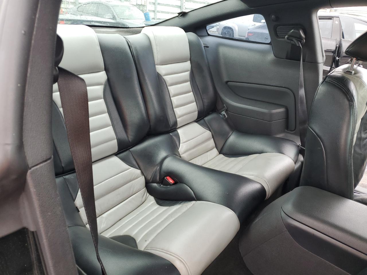 2005 Ford Mustang - Image 10