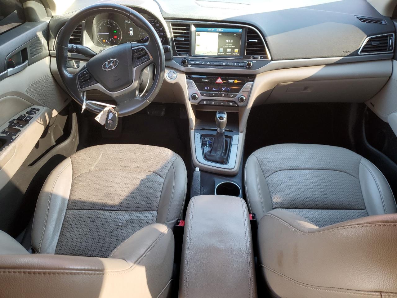 2017 Hyundai Elantra - Image 8