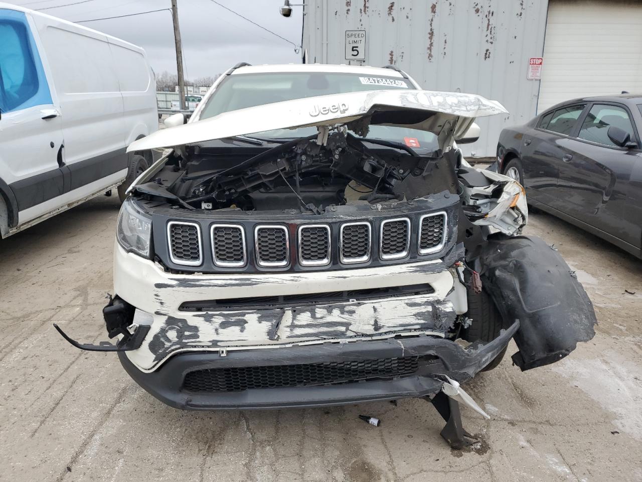 VIN 3C4NJCBB2KT727200 2019 JEEP COMPASS no.5