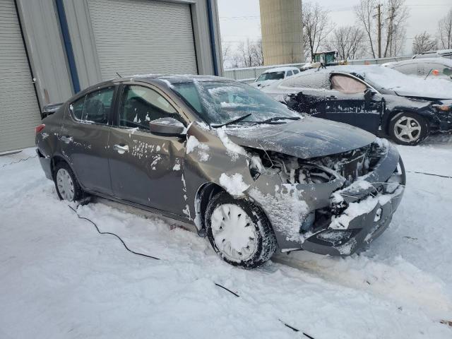  NISSAN VERSA 2017 Бежевий