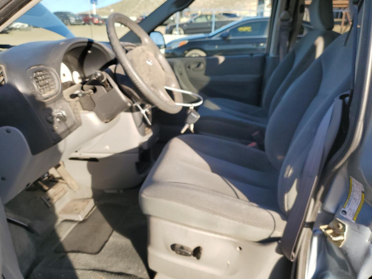 2005 Dodge Caravan - Image 7
