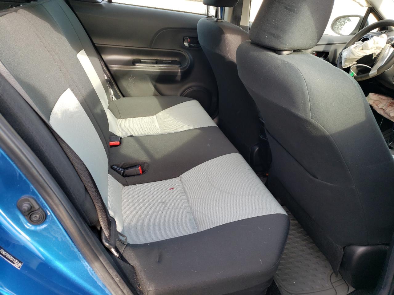 2016 Toyota Prius - Image 11