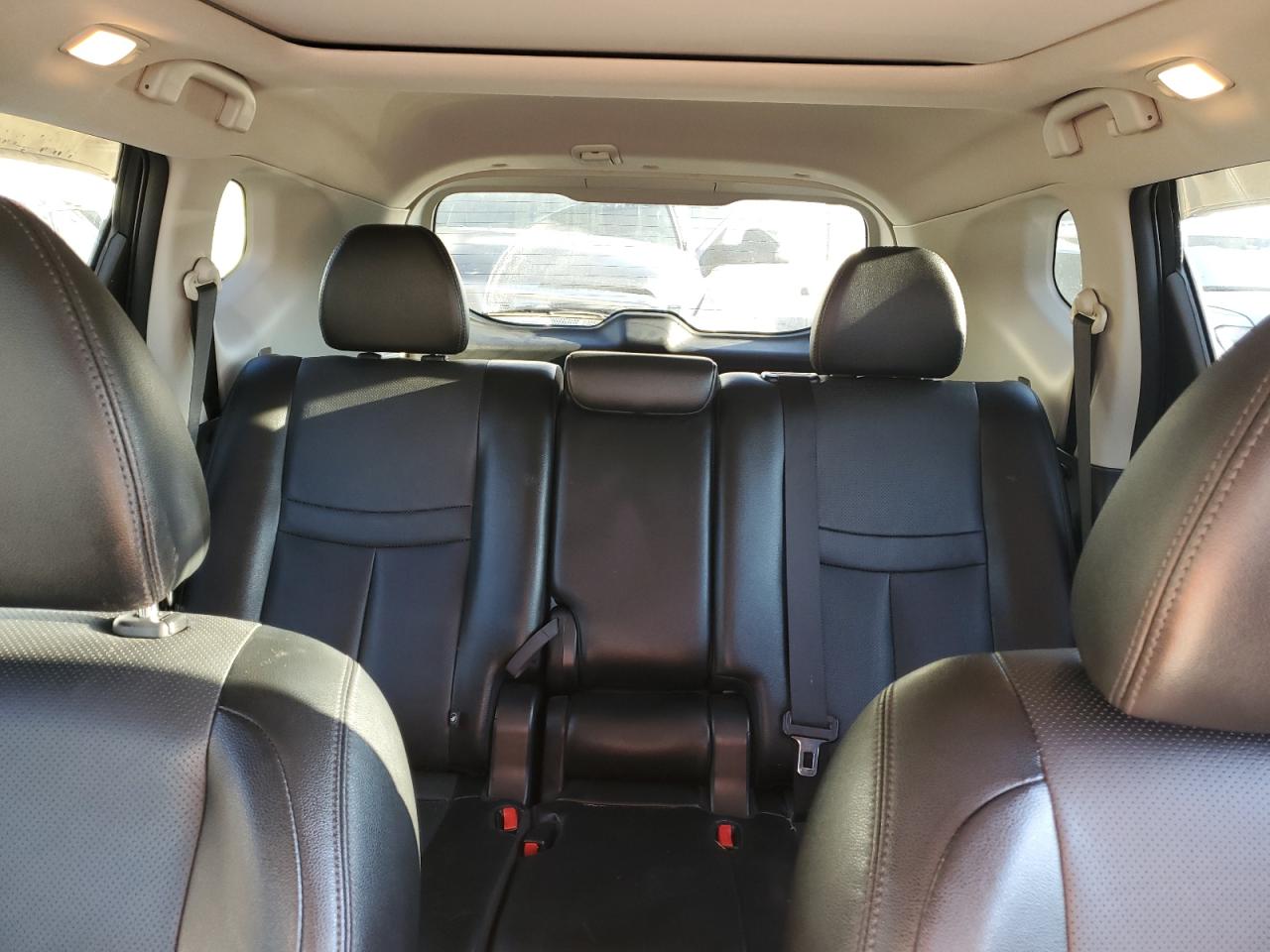 2015 Nissan Rogue - Image 10