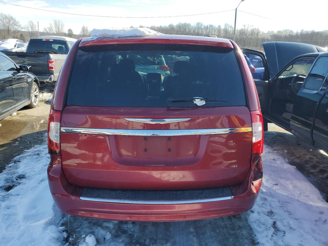 2015 Chrysler Town & Country - Image 6