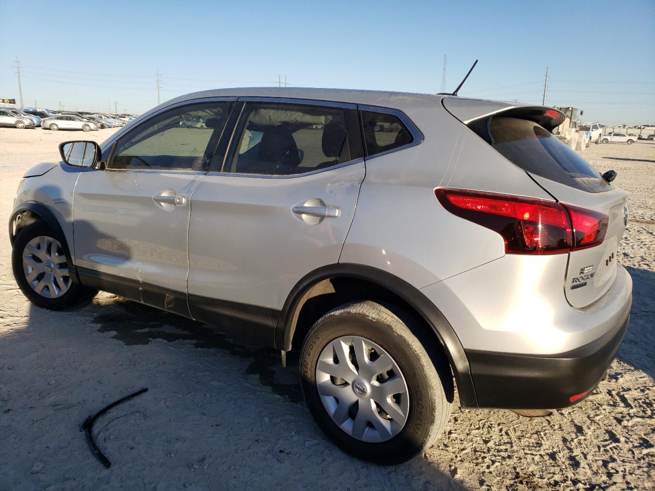 2019 Nissan Rogue - Image 2