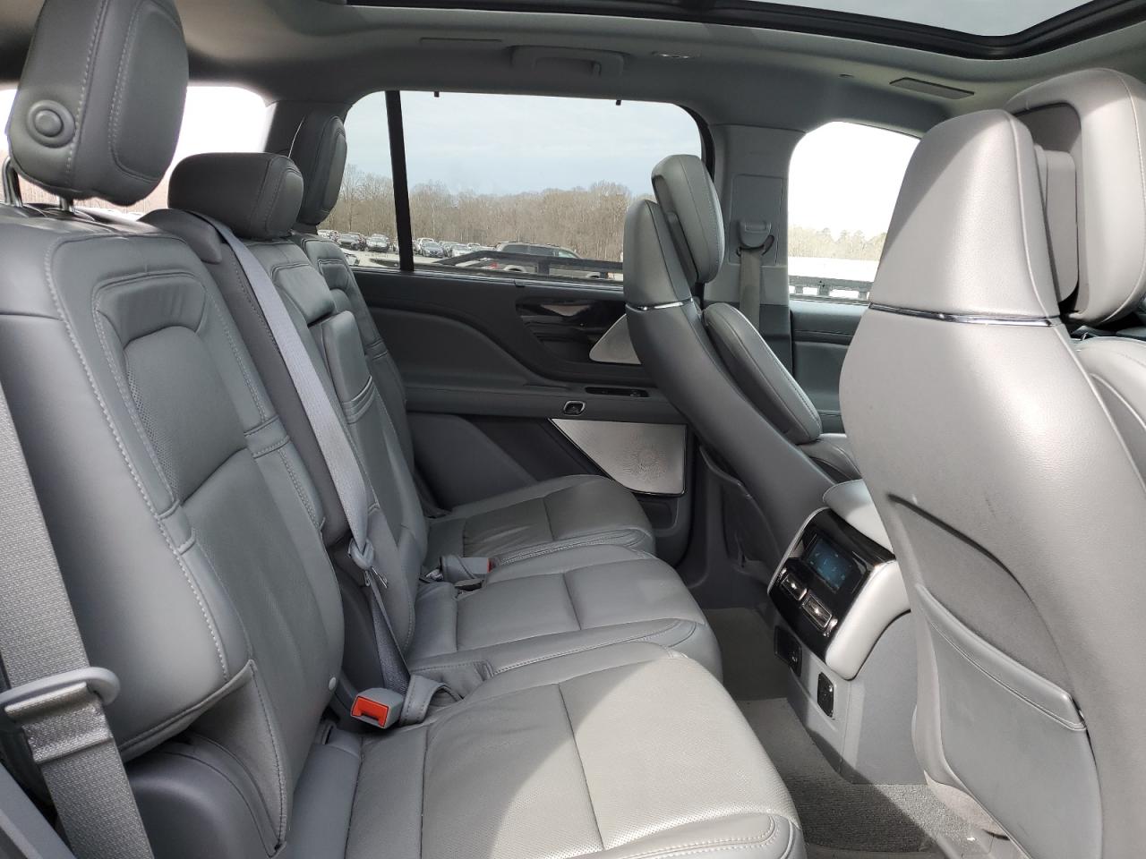 2020 Lincoln Aviator - Image 11