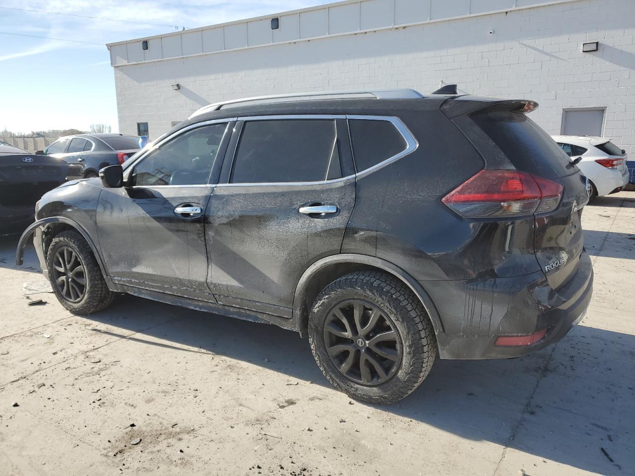 2018 Nissan Rogue - Image 2