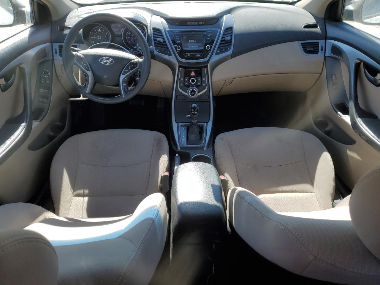 2016 Hyundai Elantra - Image 8