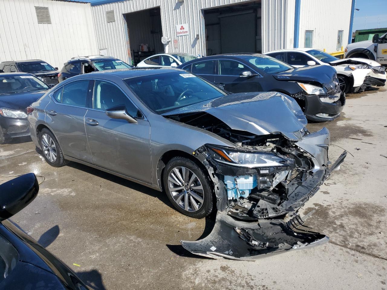 2020 Lexus ES - Image 4