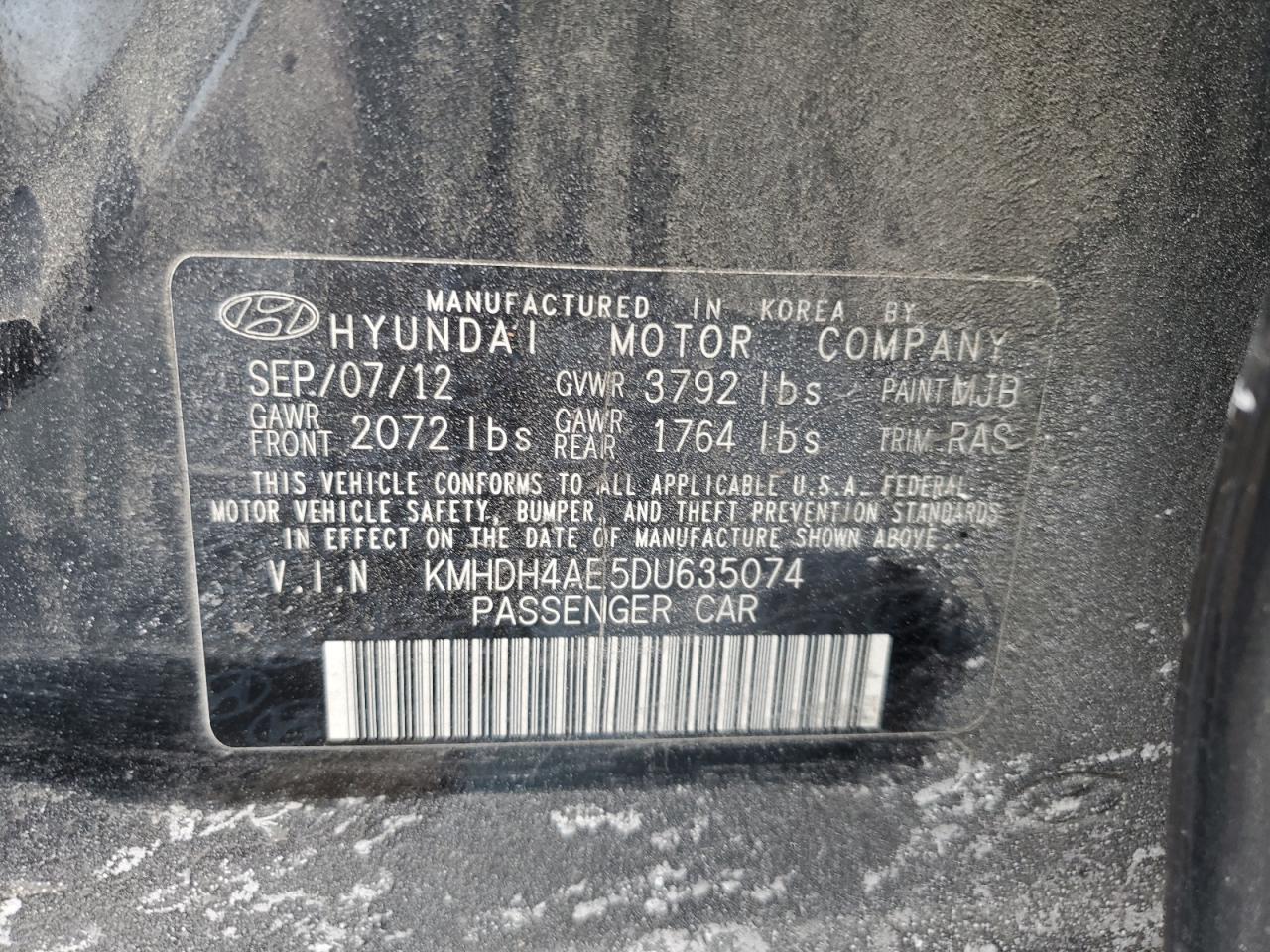 2013 Hyundai Elantra - Image 14