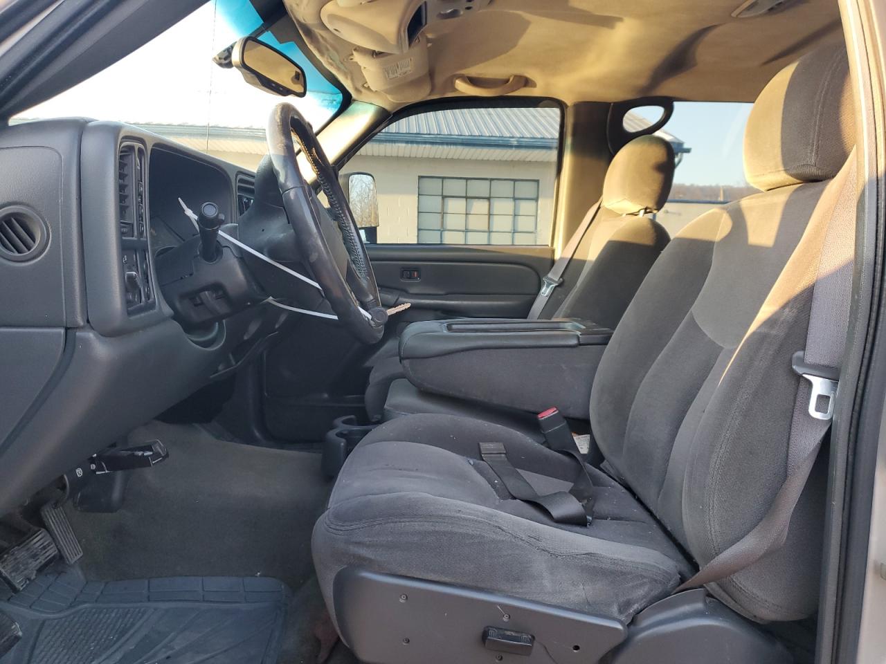 2004 GMC Sierra - Image 7