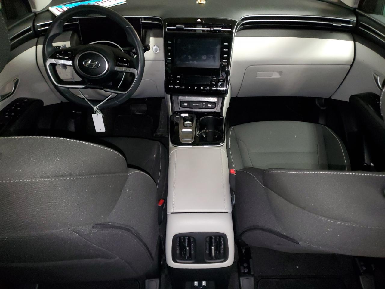 2022 Hyundai Tucson - Image 8