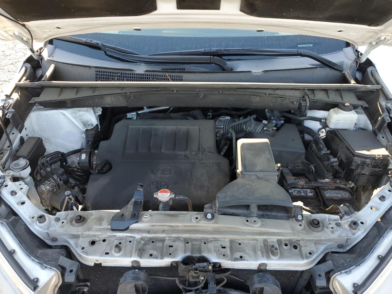 2016 Toyota Highlander - Image 13
