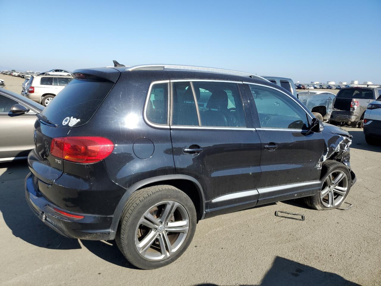 2017 Volkswagen Tiguan - Image 3