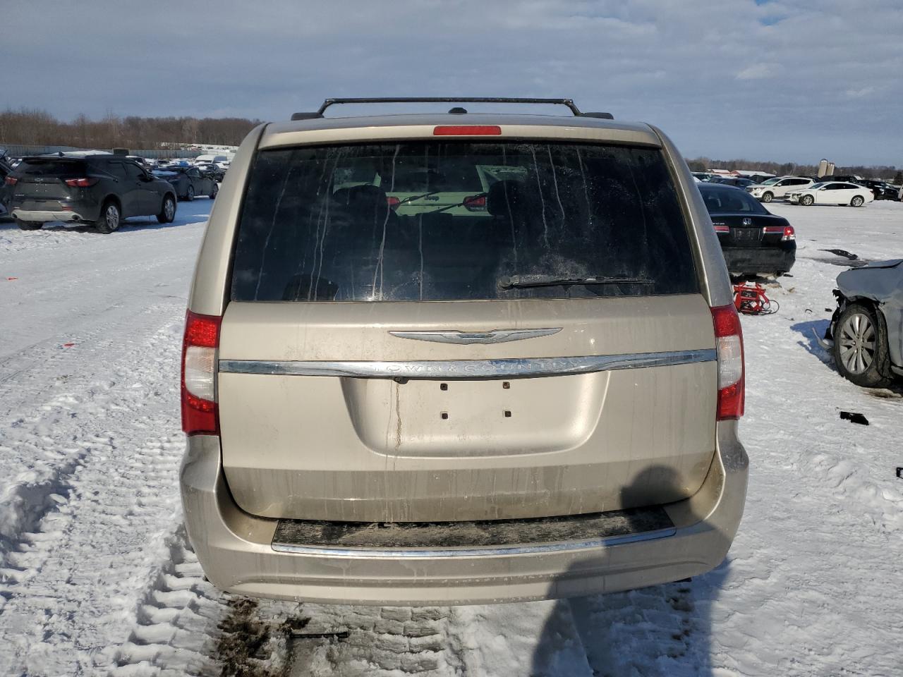 2013 Chrysler Town & Country - Image 6