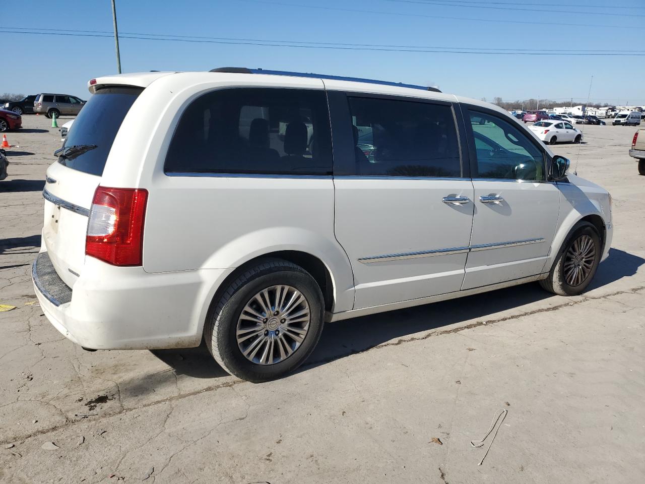 2011 Chrysler Town & Country - Image 3