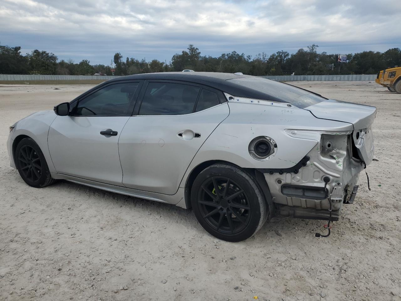 2019 Nissan Maxima - Image 2