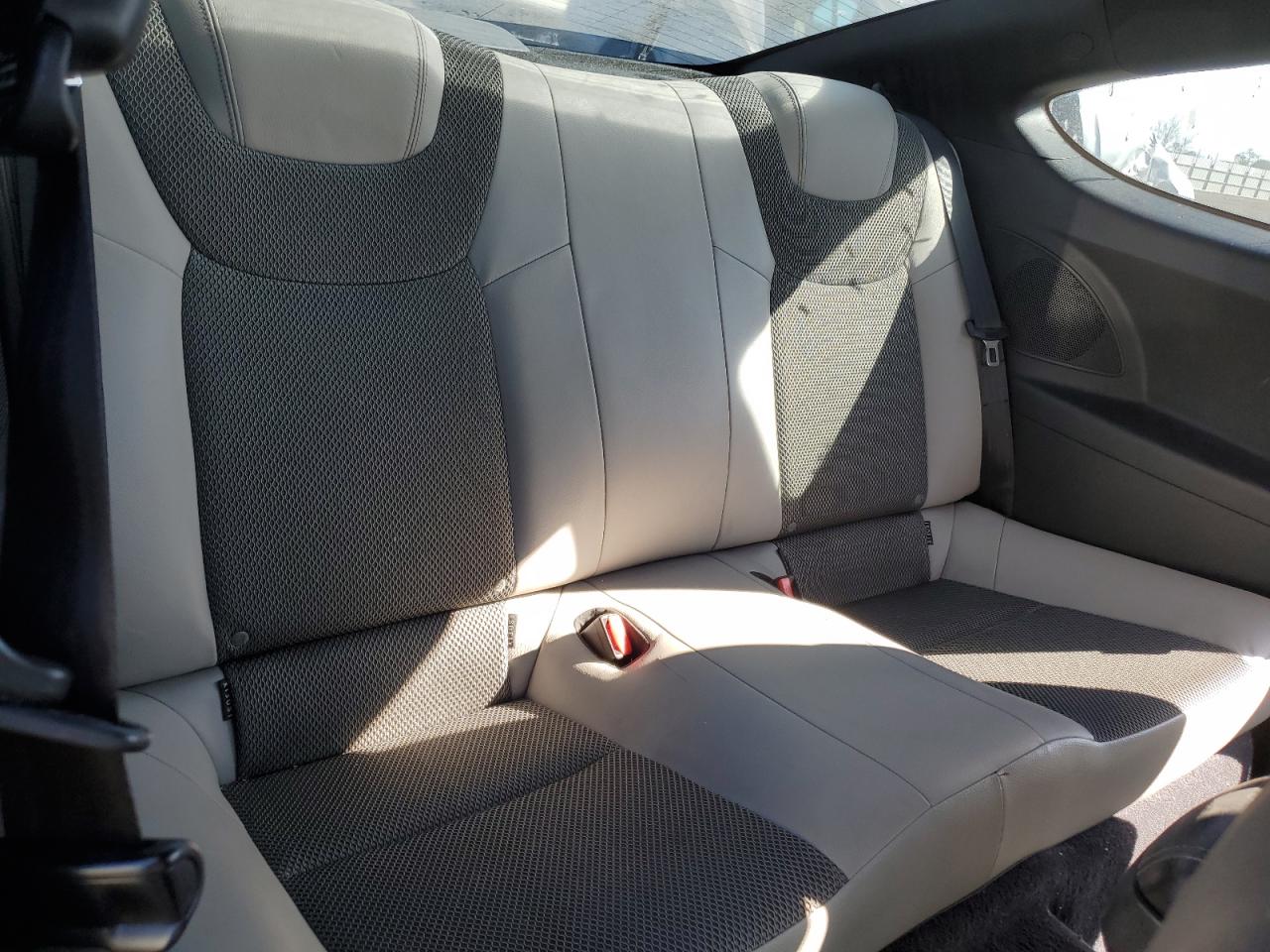 2016 Hyundai Genesis - Image 10