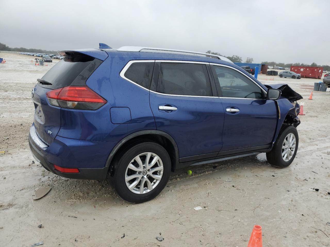 2017 Nissan Rogue - Image 3