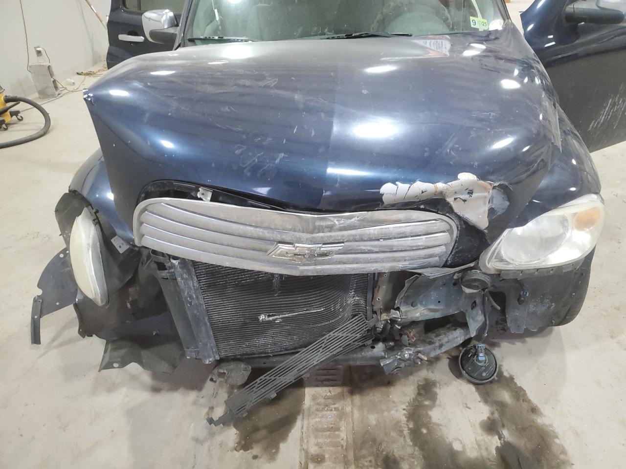 2010 Chevrolet HHR - Image 11