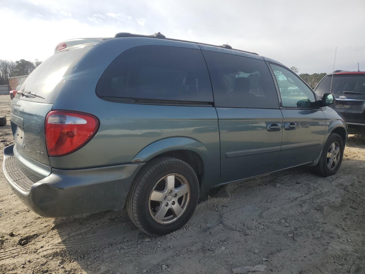 2005 Dodge Caravan - Image 3