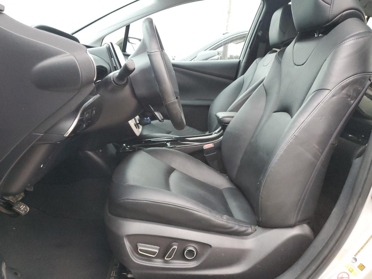 2017 Toyota Prius - Image 7