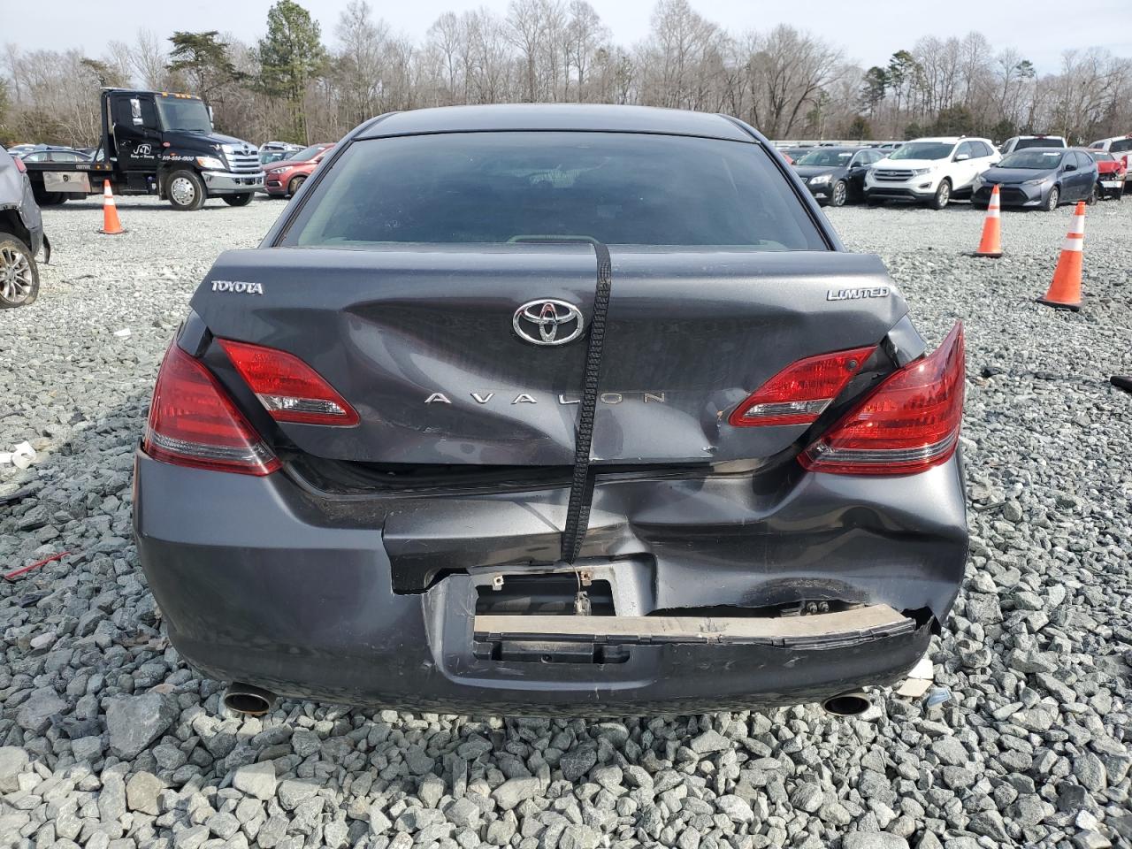 2008 Toyota Avalon - Image 6