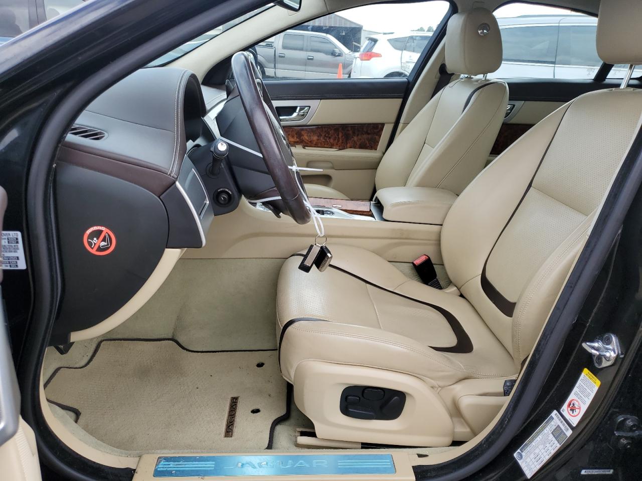 2014 Jaguar XF - Image 7