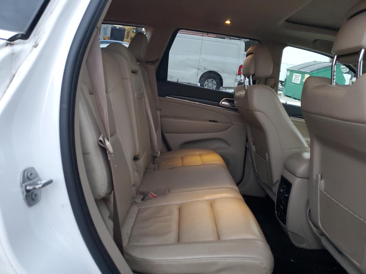 2017 Jeep Grand Cherokee - Image 11