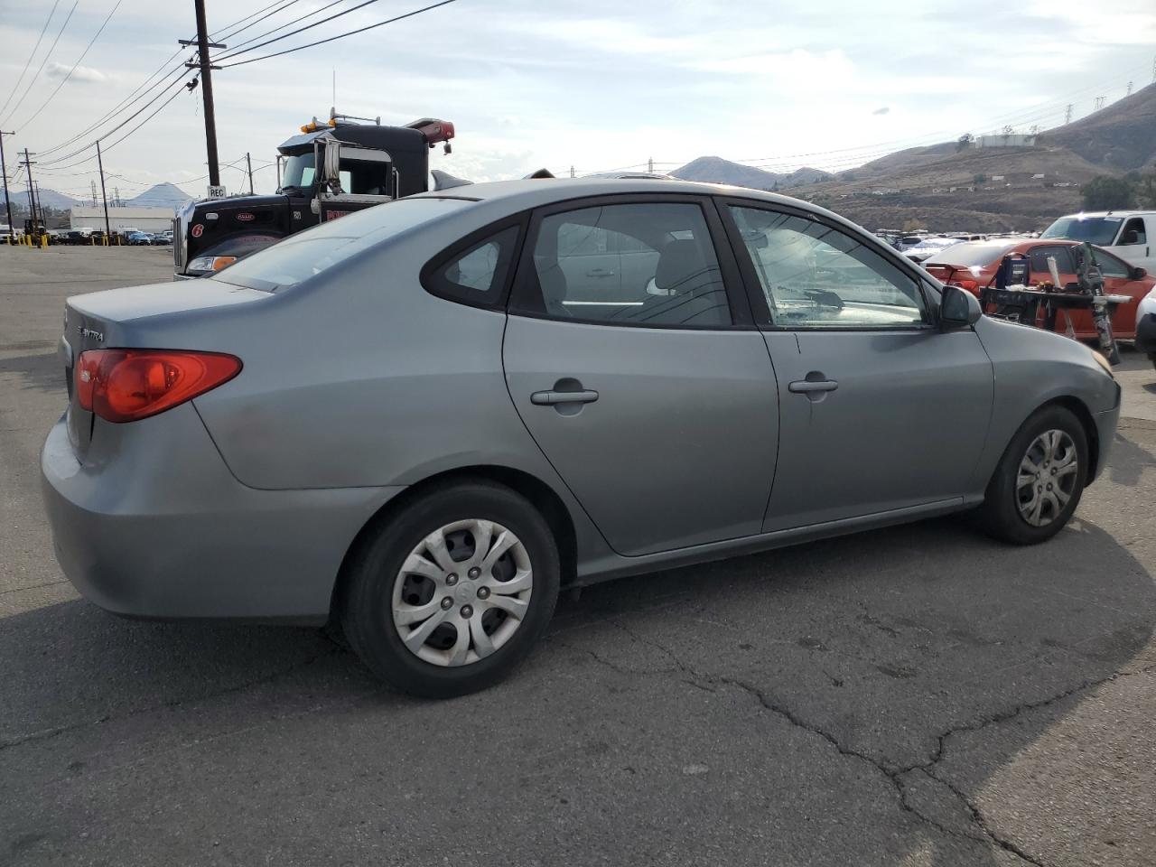 2010 Hyundai Elantra - Image 3