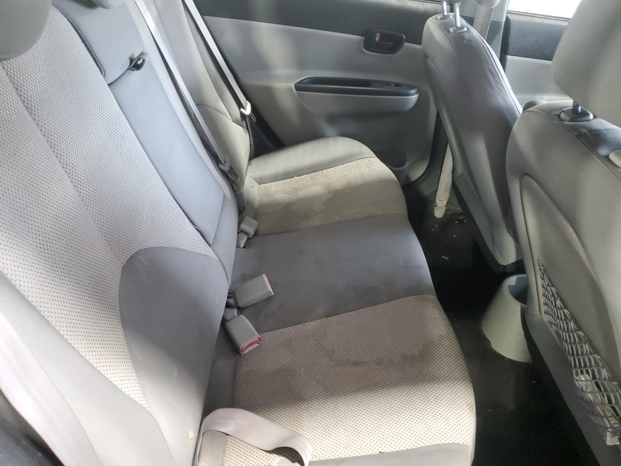 2010 Hyundai Accent - Image 10