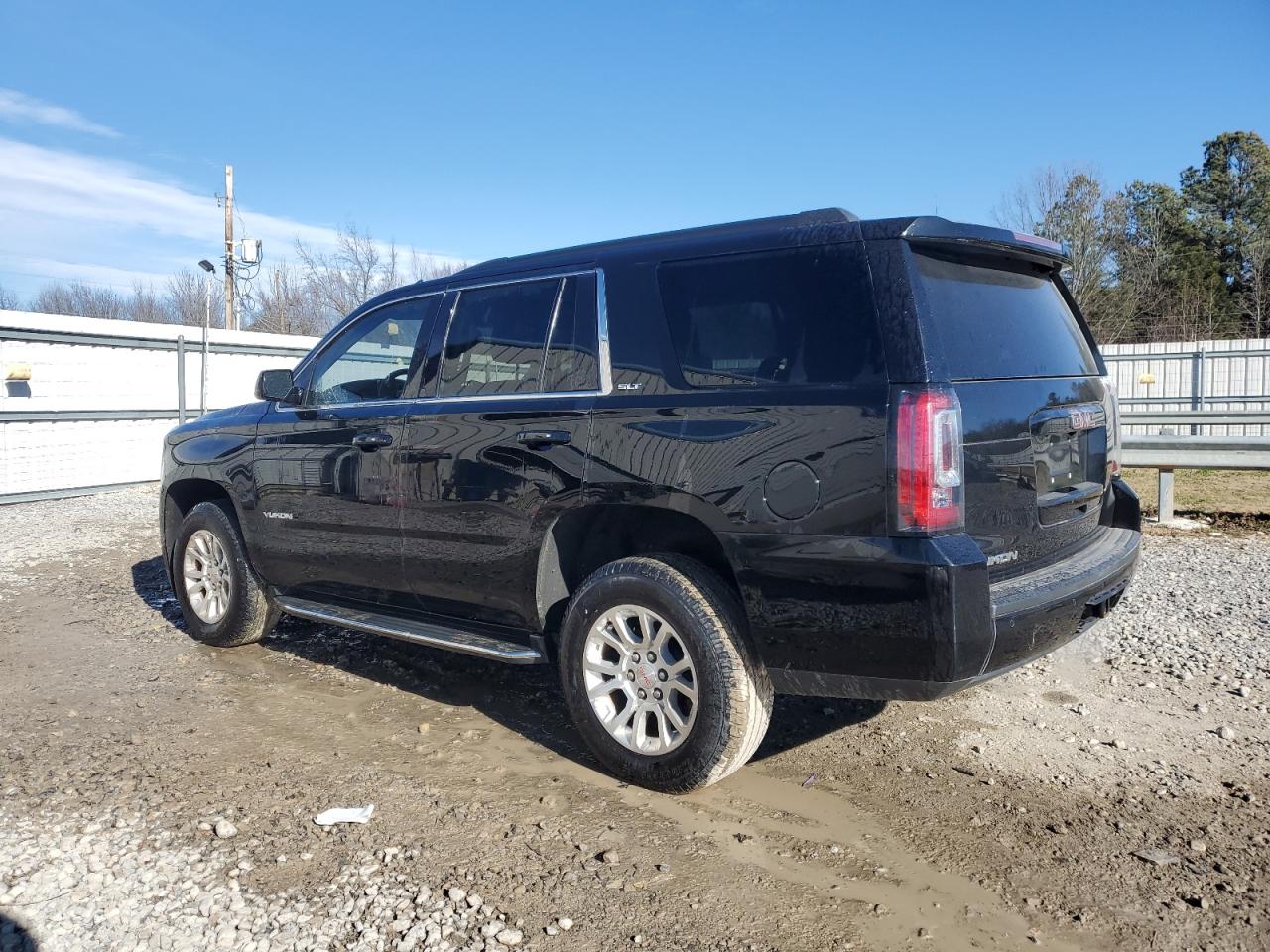 2020 GMC Yukon - Image 2