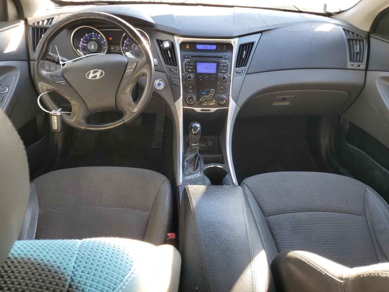 2011 Hyundai Sonata - Image 8