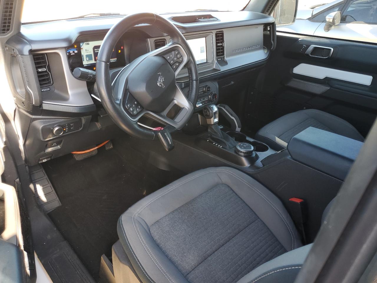 2022 Ford Bronco - Image 8