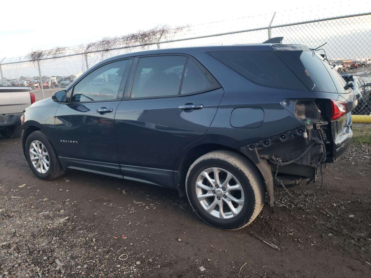 2018 Chevrolet Equinox - Image 2