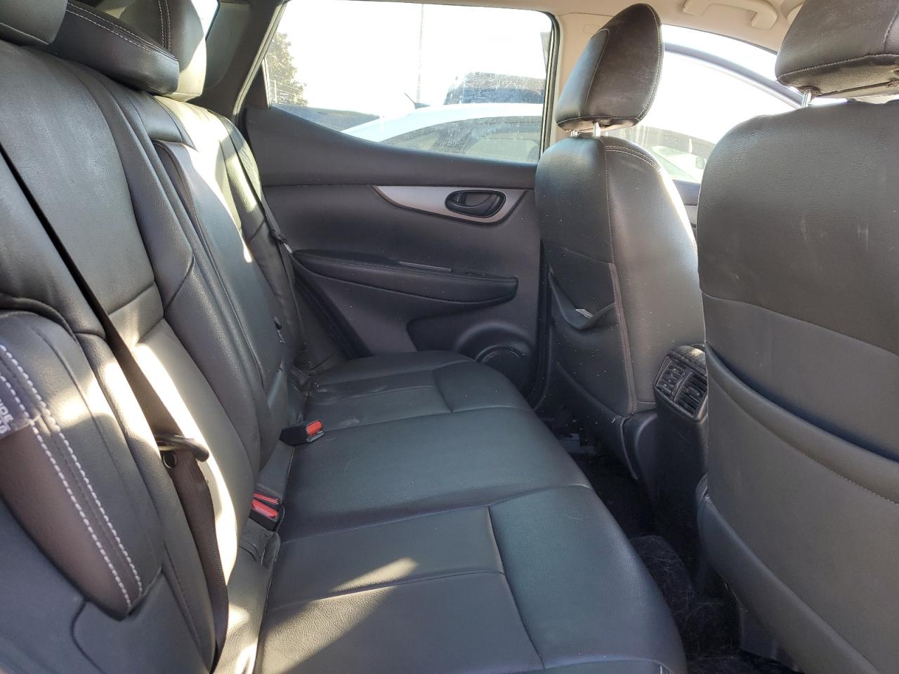 2021 Nissan Rogue - Image 11