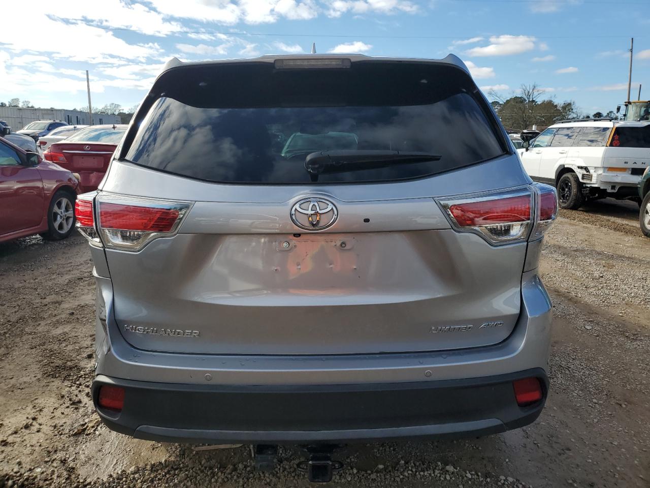 2015 Toyota Highlander - Image 6