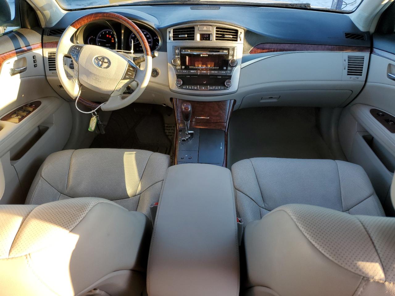 2012 Toyota Avalon - Image 8