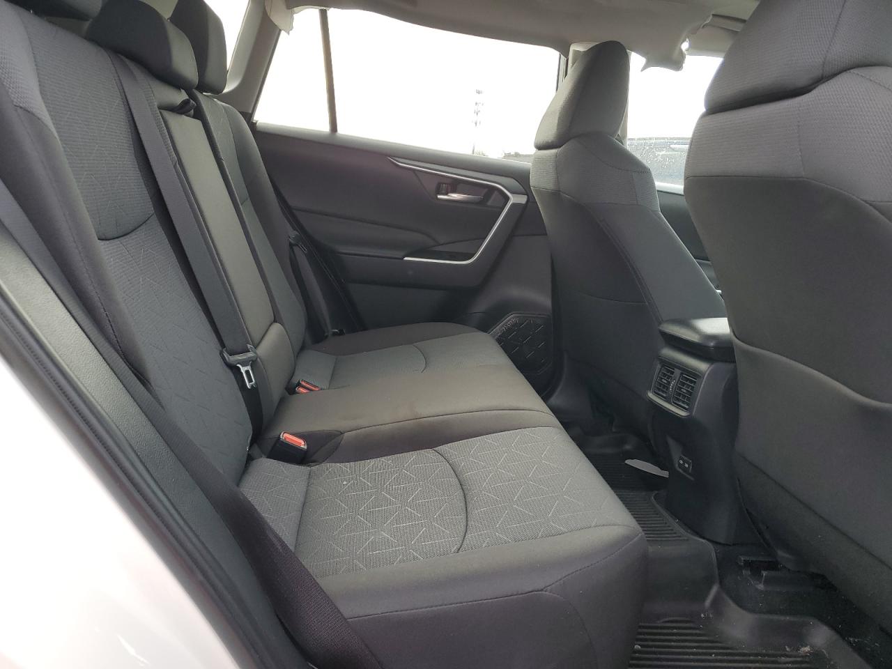 2024 Toyota RAV 4 - Image 11